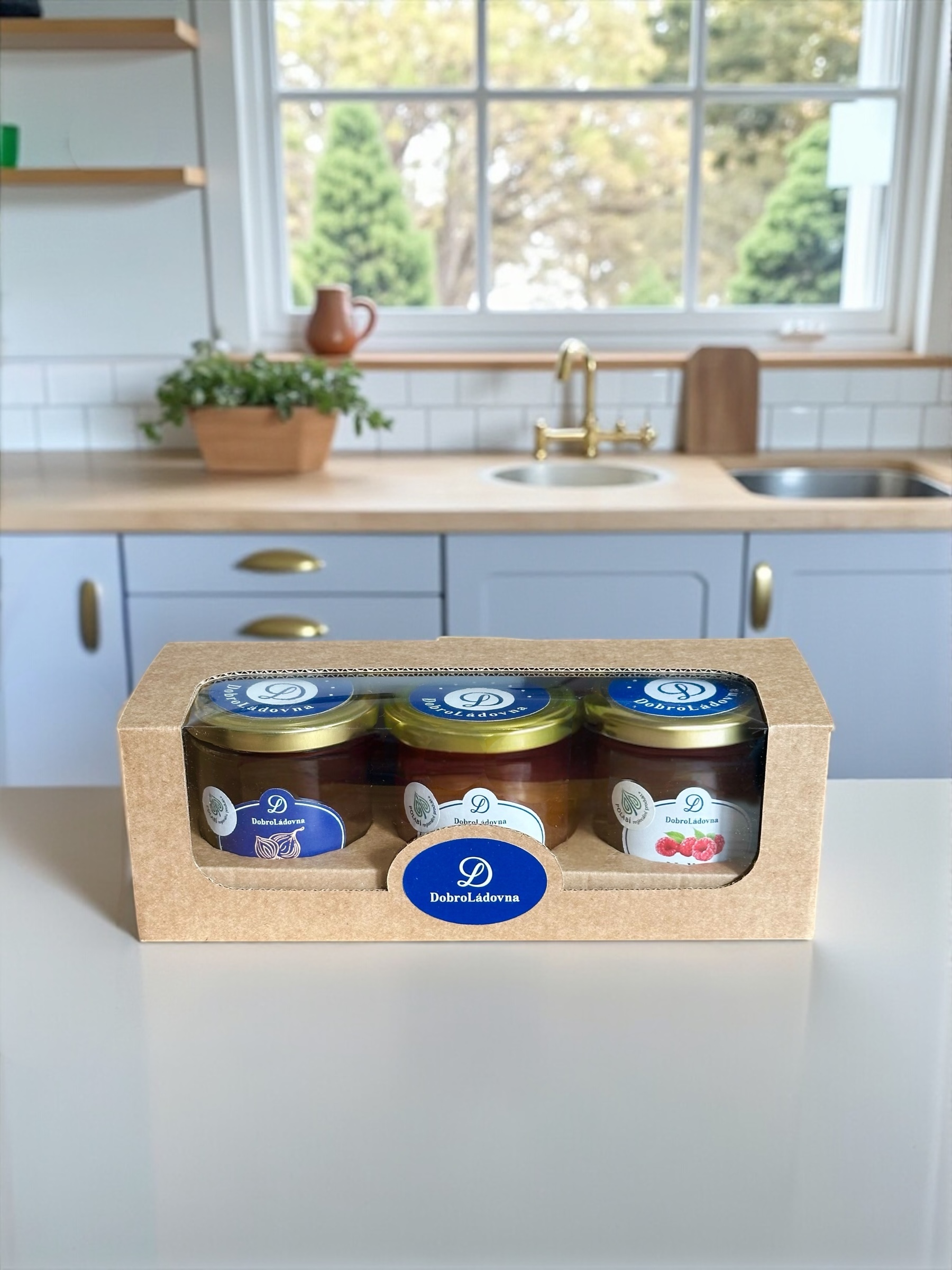 Dárková krabička 3 x 150 g PRODUKT 1: malinový džem 150 g, PRODUKT 2: karamel 150 g, PRODUKT 3: švestkové čatní 150 g